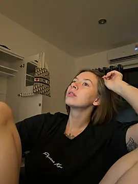 JuicyErika Adlı Modelin Canlı XXX Sohbeti