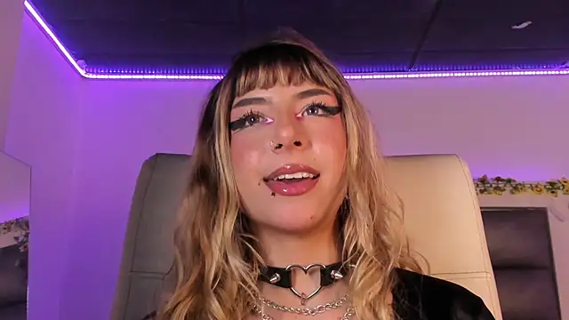 adhalee_js Chat XXX in diretta
