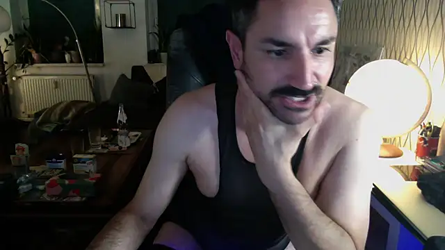 tomz0819's Live XXX Chat