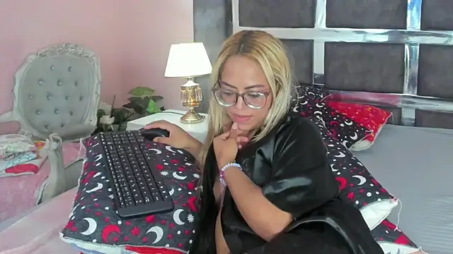 CristyBloom's Live XXX Chat