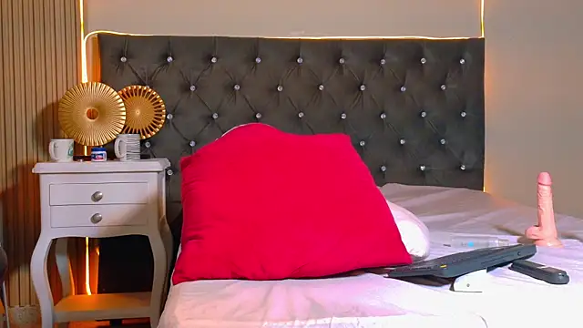 Alex_Bloom Adlı Modelin Canlı XXX Sohbeti