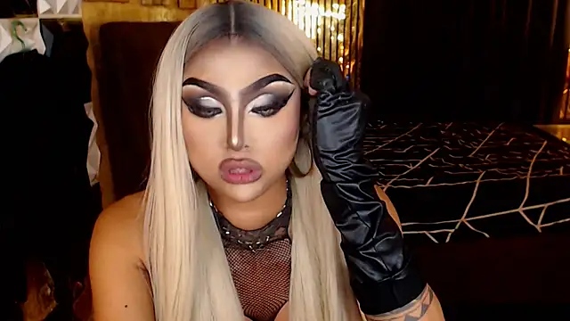 MassiveCockTrans live XXX chat