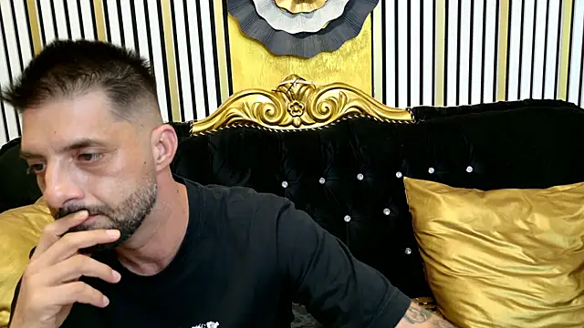 צ'אט XXX בשידור חי של TommyDum