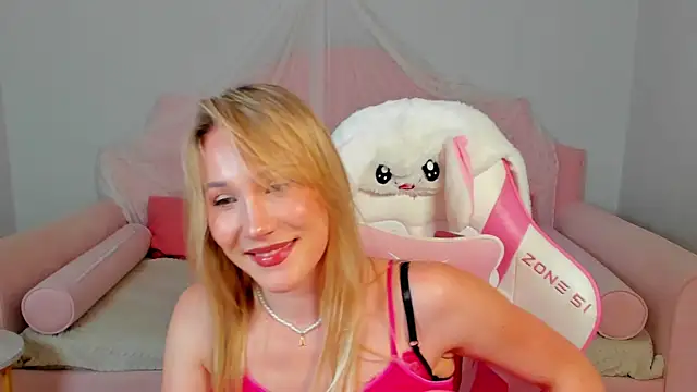 ElaraVoltagen Live XXX chat