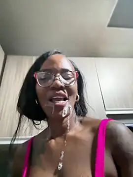 צ'אט XXX בשידור חי של Bustykeyla