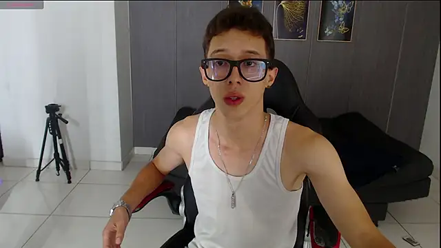skinny_bigcock02n Webbikameraesitys