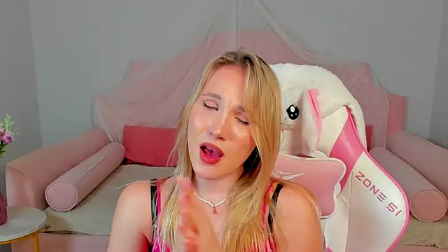 ElaraVoltage's Live XXX Chat