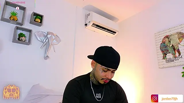 แชท XXX สดของ JordanSmiith_