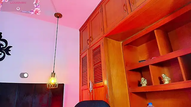 Skyee_angel XXX чат на живо
