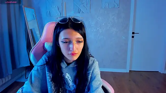 Chatroom XXX en direct de Emily_Carteri