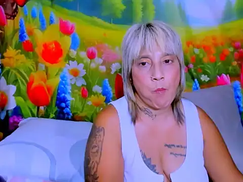 Chat +18 de indianroxy ao vivo