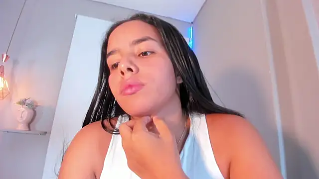 Chat +18 de Roxy_Stonee ao vivo
