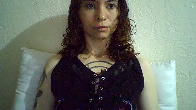 CELEna098rs707 Adlı Modelin Canlı XXX Sohbeti