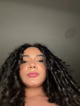 Curlyierr লাইভ XXX চ্যাট