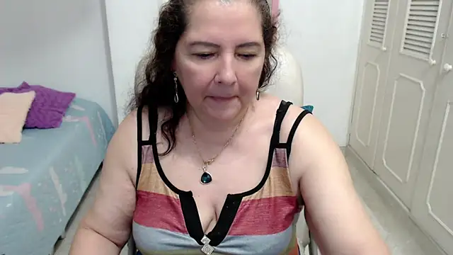 Chat +18 de leonela_69 ao vivo