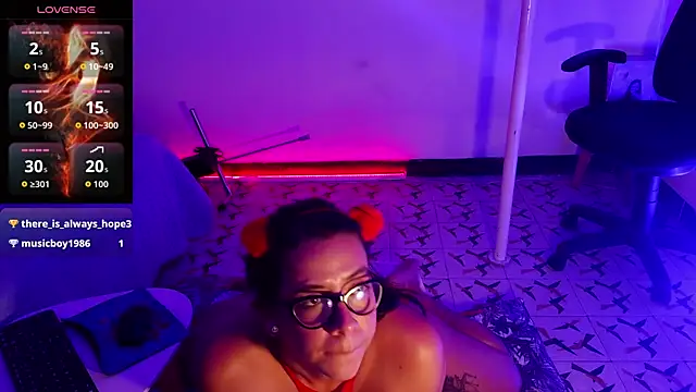 alanis_brown – Naživo XXX chat