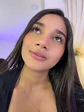 AlessiaVallmont Adlı Modelin Canlı XXX Sohbeti