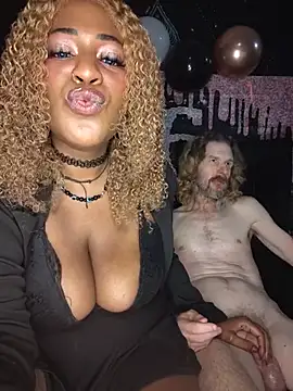 AmazonianMistress Show in webcam