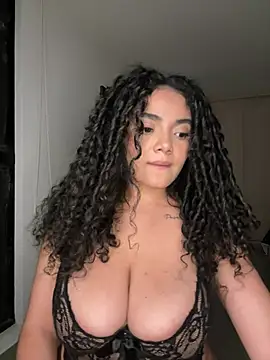 Curlyierr's Webcam Show