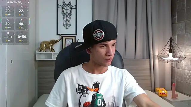 JDWhite18 Show in webcam