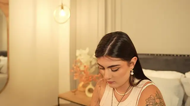 IrisBaker Adlı Modelin Canlı XXX Sohbeti