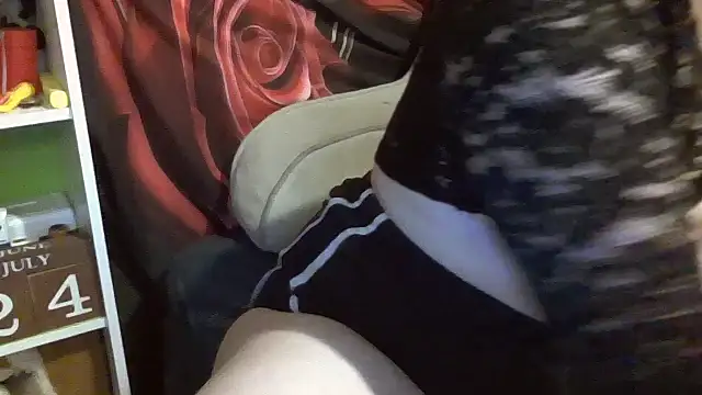 AverageRose's Live XXX Chat