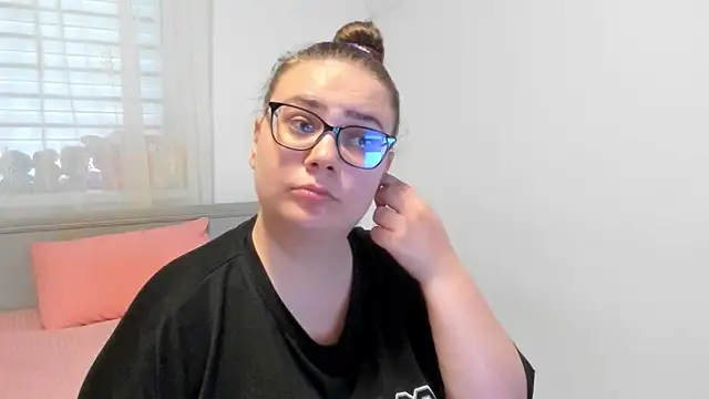 amiravyxen Adlı Modelin Canlı XXX Sohbeti