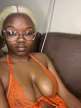 Czat XXX na żywo – YummyMelanin117