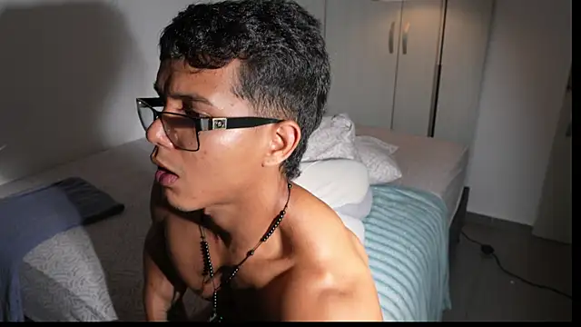 Paradise_boy__ Adlı Modelin Canlı XXX Sohbeti