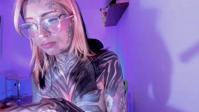 Nickidoll66_'s Live XXX Chat
