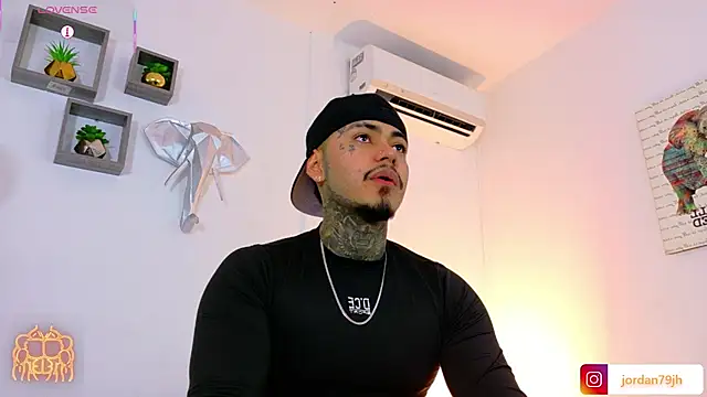 צ'אט XXX בשידור חי של JordanSmiith_