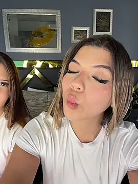 AngelBlushXXX: διαδικτυακό σόου στην κάμερα