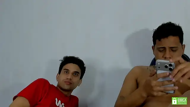 Alejandro_and_DeibyのライブXXXチャット