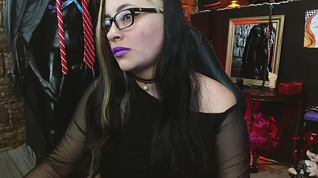 LunaTikka live XXX chat