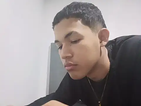 XXX chat uživo modela RoySteven