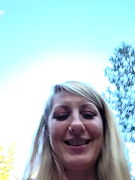 SheIsSomethingn Live XXX chat