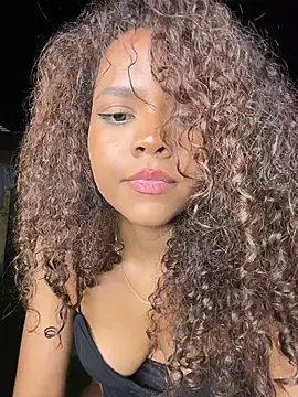 CurlyOopsieXXX's Live XXX Chat