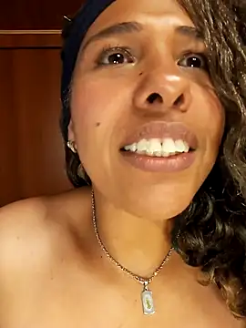 Chat +18 de Ivon_C ao vivo