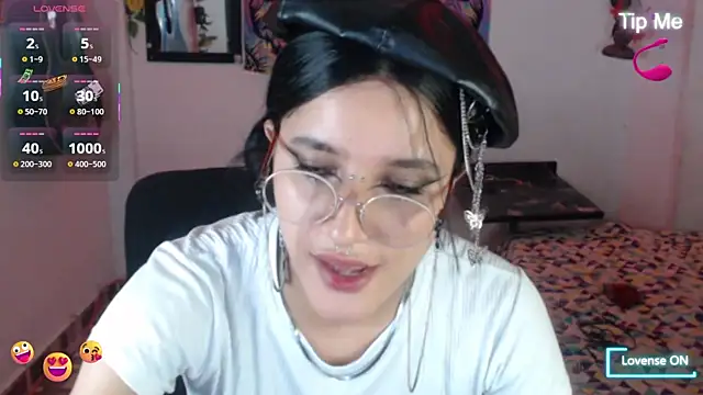bastethott Adlı Modelin Canlı XXX Sohbeti
