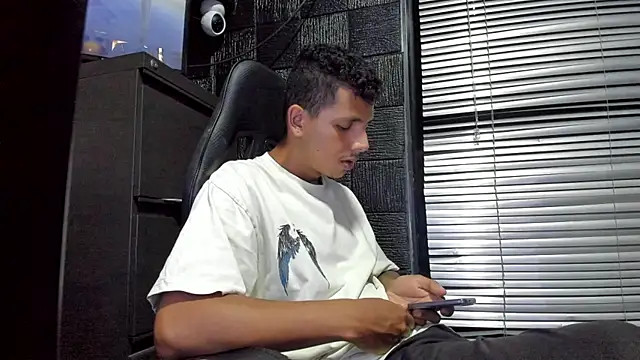 boy_bigcock24cm's Live XXX Chat