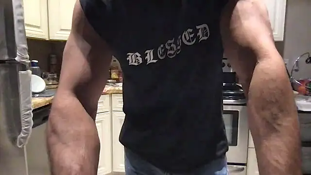 BigGuyMuscle: онлайн-секс-чат