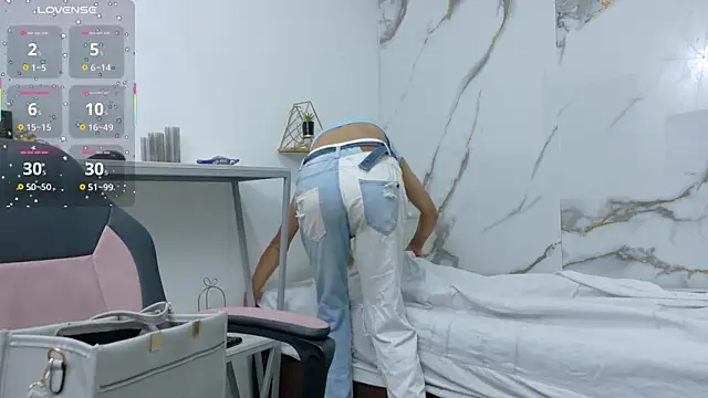 dariah_jhonson Show in webcam