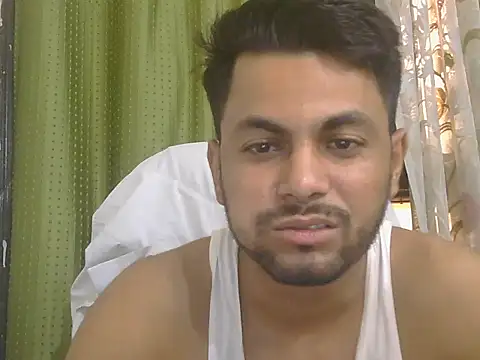 StubborndesiboyのライブXXXチャット