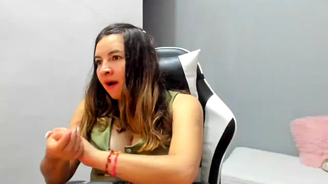 צ'אט XXX בשידור חי של __Emma__11__Lecat_