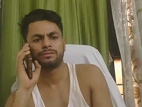 Chat +18 de Stubborndesiboy ao vivo