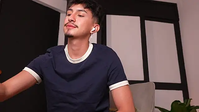 Chat +18 de sweettaaron01 ao vivo
