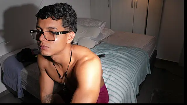 Paradise_boy__n Webbikameraesitys