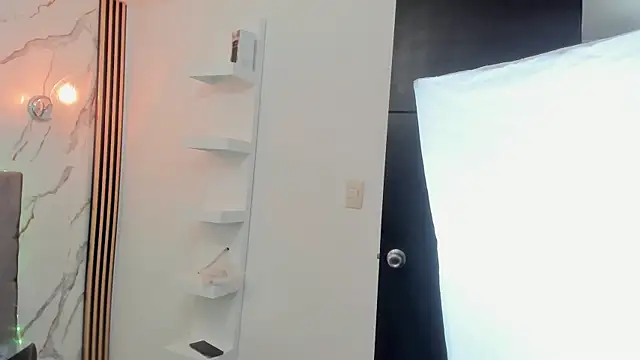 nymphomanyan Live XXX chat