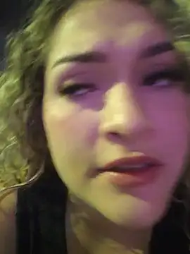 Sara_smiiith211's Live XXX Chat