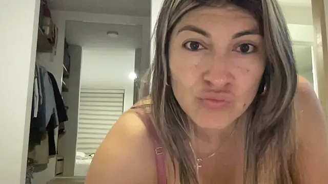 LunaBeya's Live XXX Chat